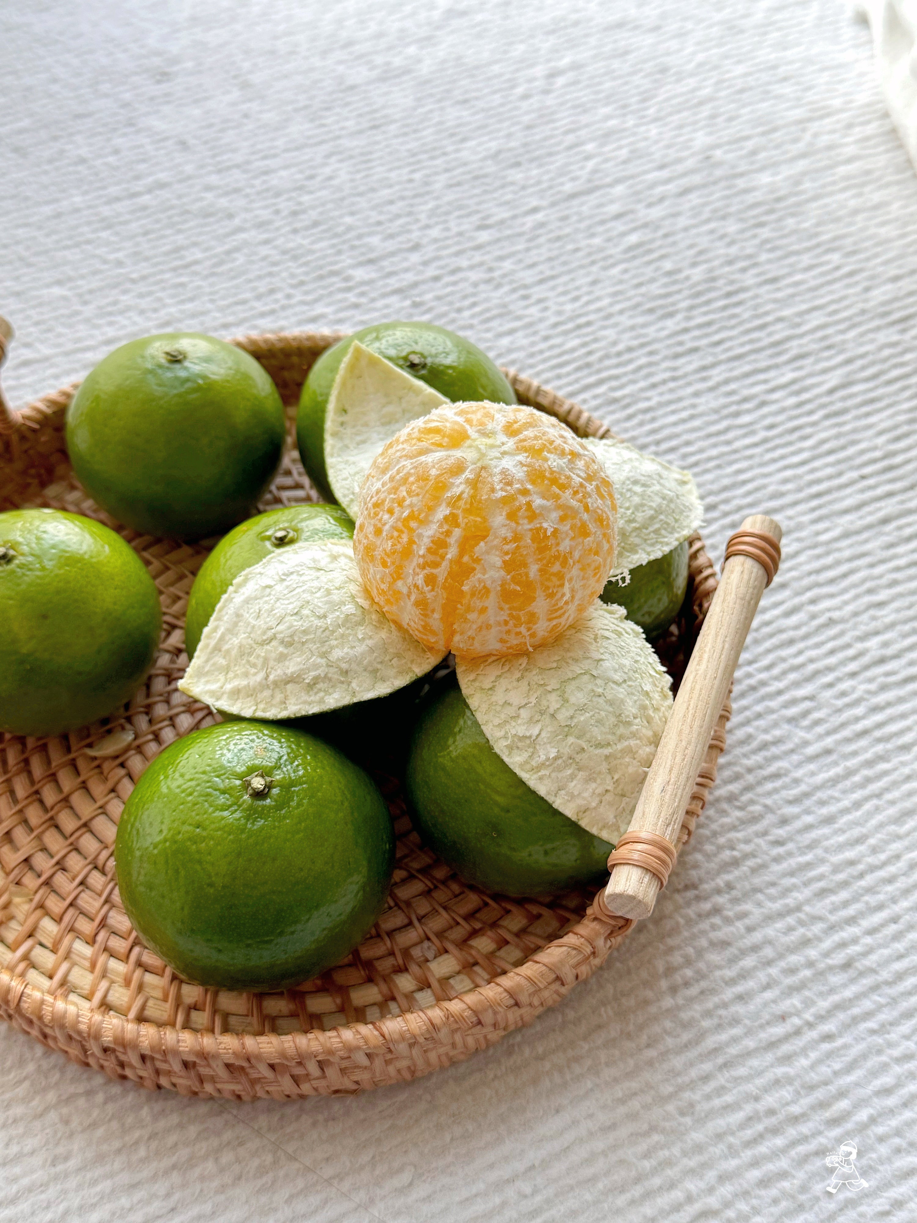 "Primal Citrus Perfection: Experience the Allure of Pugan Jade Green"